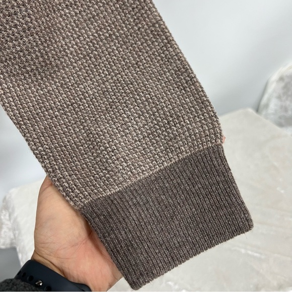 Raffi Men's L/52 wool Cashmere textured coffee V-Neck Sweater NWT - Picture 3 of 13